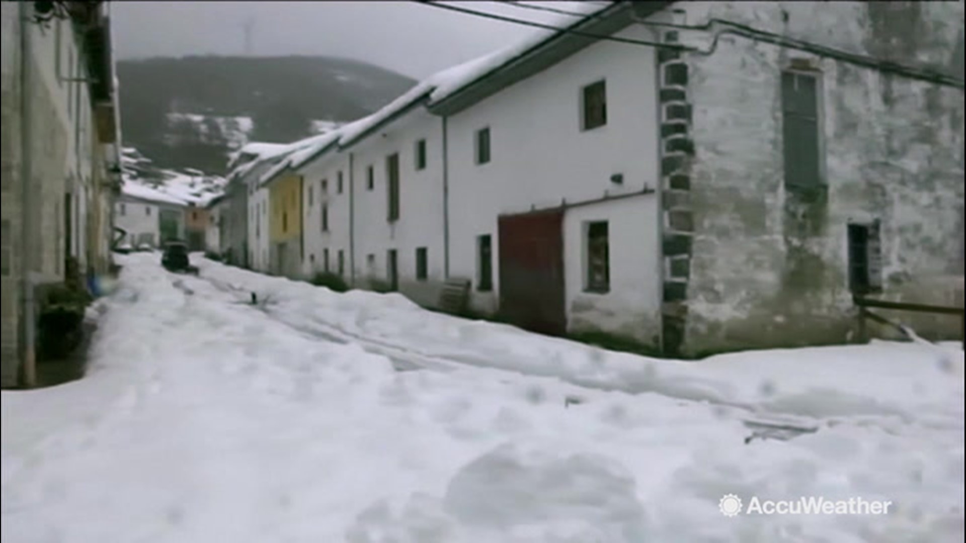 Parts of Spain came to a standstill on Nov. 17, as heavy snow blanketed the region of Asturias, where multiple roads were snow covered or blocked. The heavy snow caused power outages in some villages and increased the threat for avalanches in the mountains.