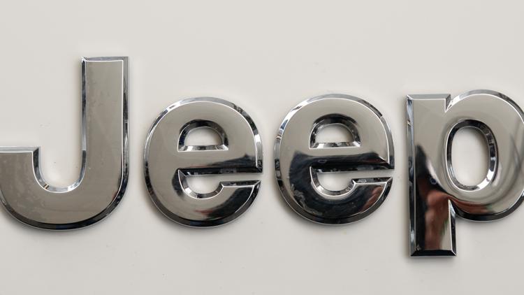 Stellantis recalls nearly 220,000 Jeep Cherokee SUVs, warn owners to park outside