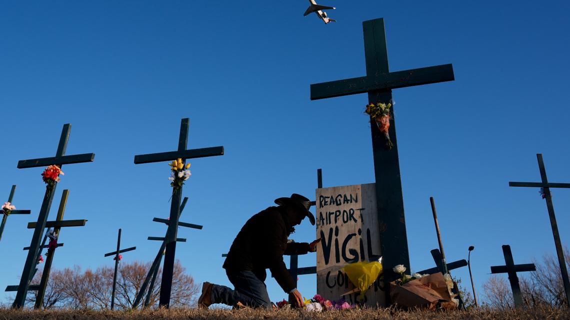 Probe continues into deadliest US aviation catastrophe in many years