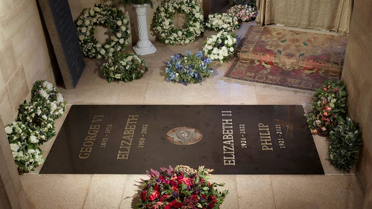 Palace reveals ledger stone at queen's final resting place