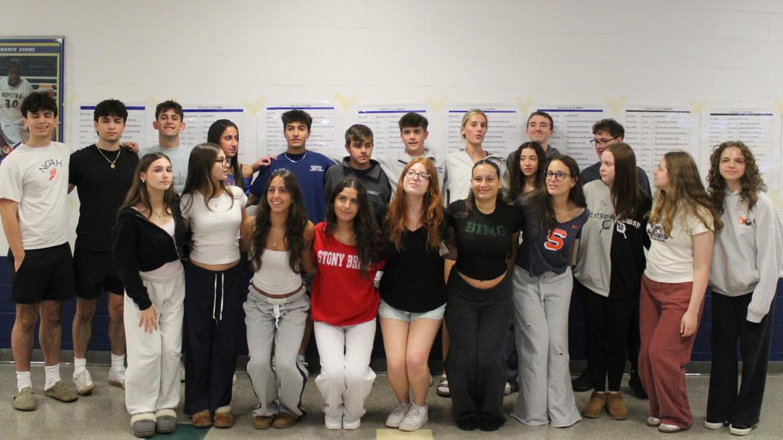 15 pairs of twins to graduate from New York high school | wtol.com
