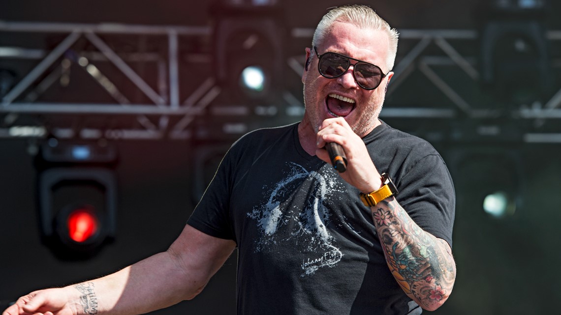 Founding Smash Mouth vocalist Steve Harwell in hospice