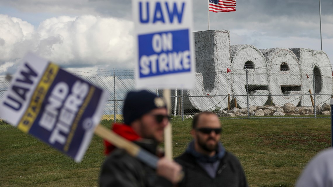 UAW expands strike again, will now include Ford plant in Kentucky - Vimarsana News