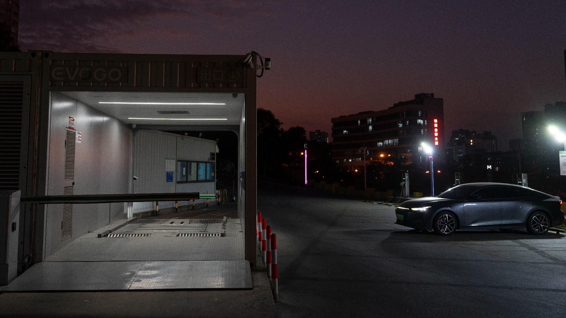 China's getting a big electric car battery swapping boost in 2025