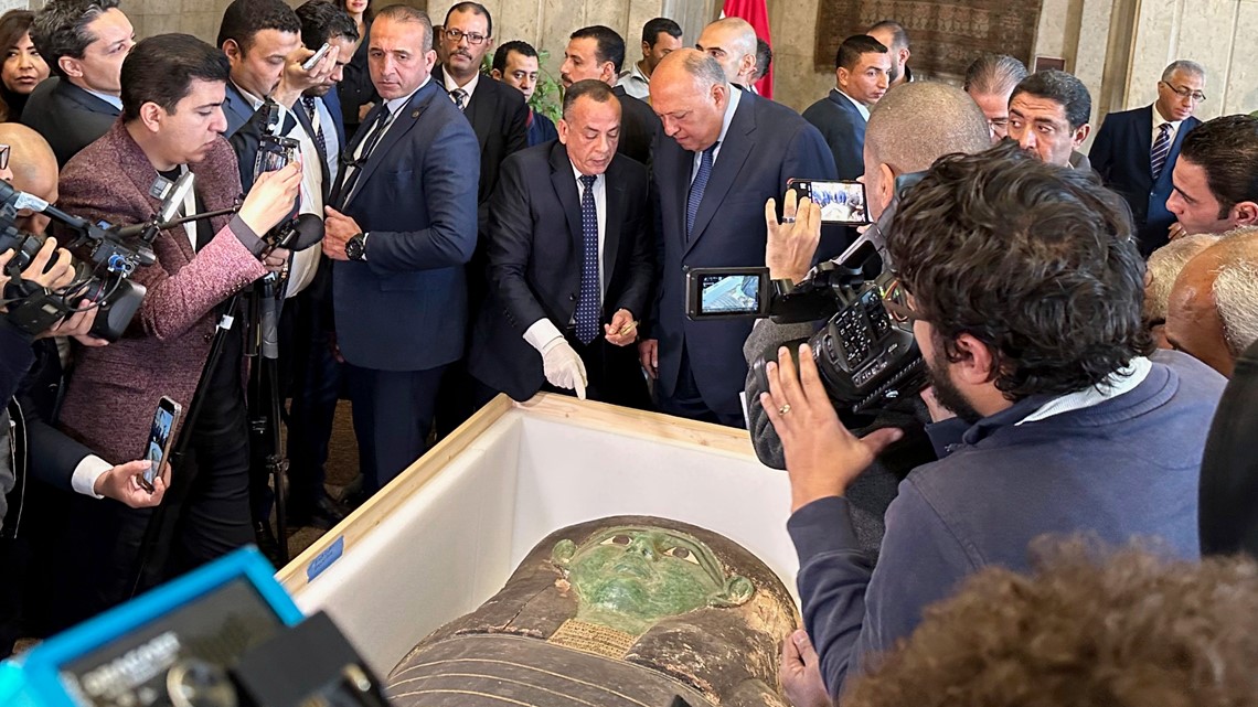 US returns looted ancient sarcophagus to Egypt - Vimarsana News