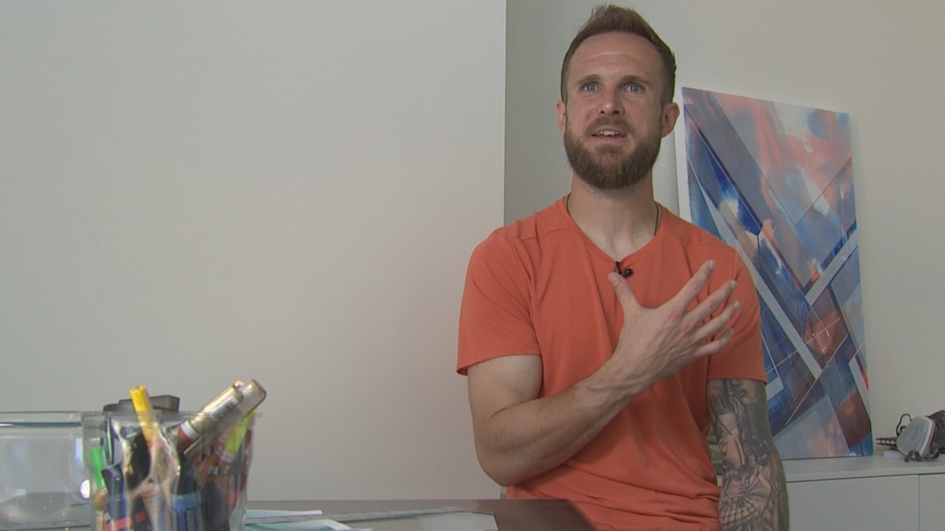 Swiss goalie makes his art available to the public