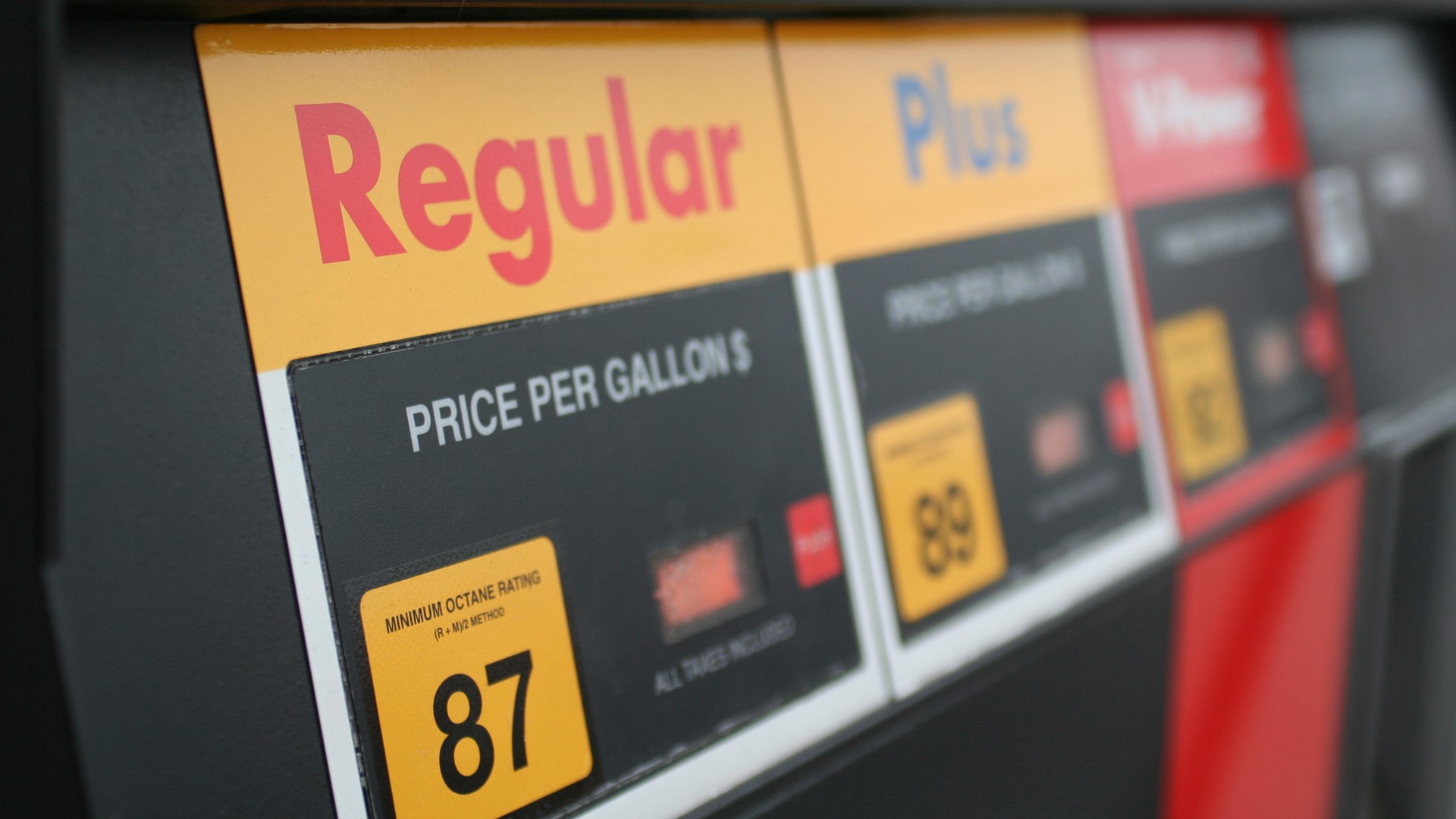 Gas prices continue to drop in Toledo