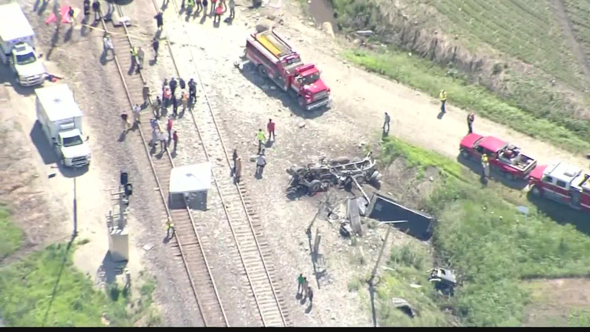 Amtrak train strikes dump truck in Missouri, 3 killed | wtol.com
