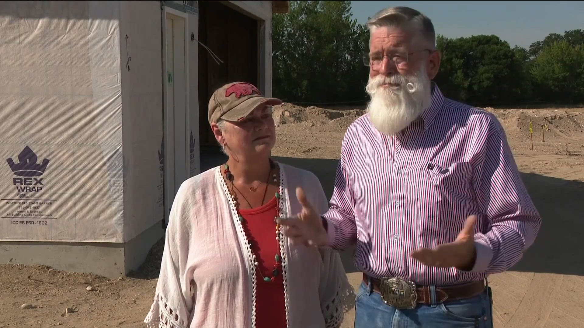 Idaho community builds home for local 'Santa and Mrs. Claus' after ...