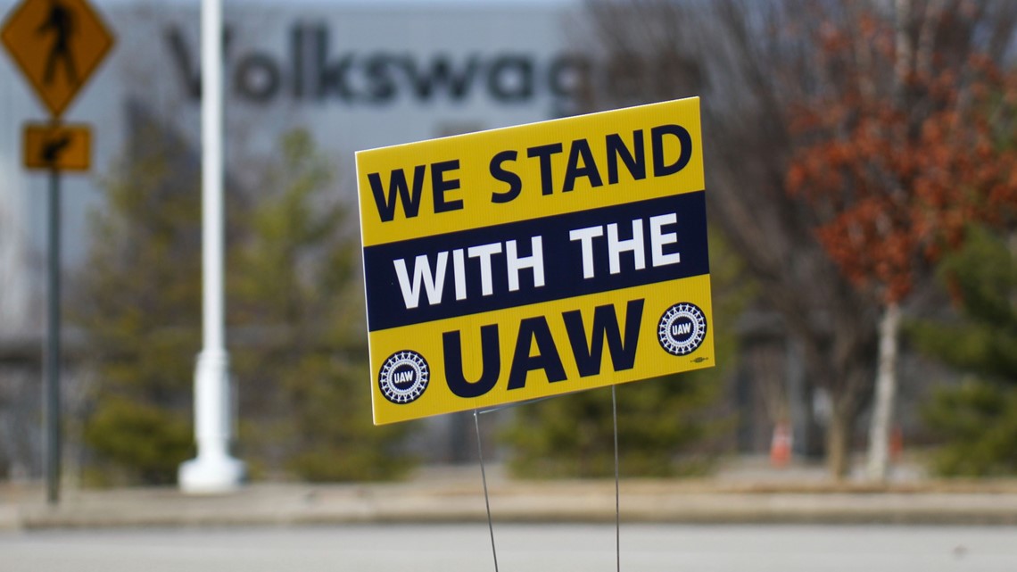 Tennessee Volkswagen employees vote to join United Auto Workers union - Vimarsana News