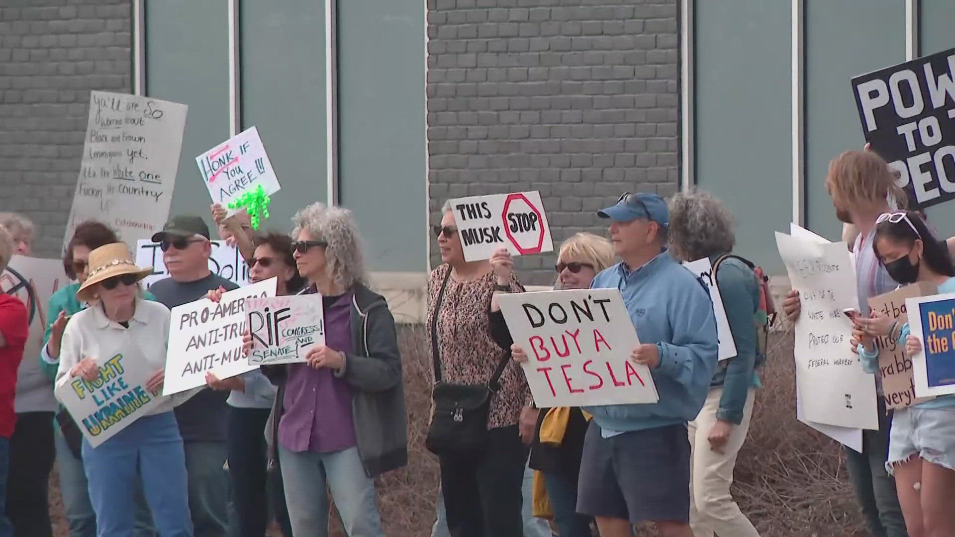 Protesters gather at Tesla dealership in Columbus | wtol.com