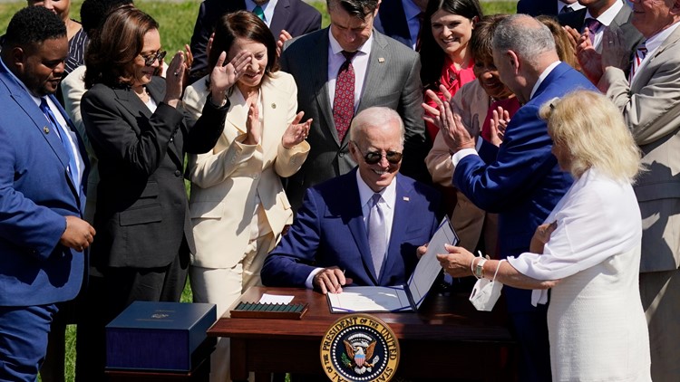 Biden signs $280 billion CHIPS Act, paving the way for Intel's move into Ohio