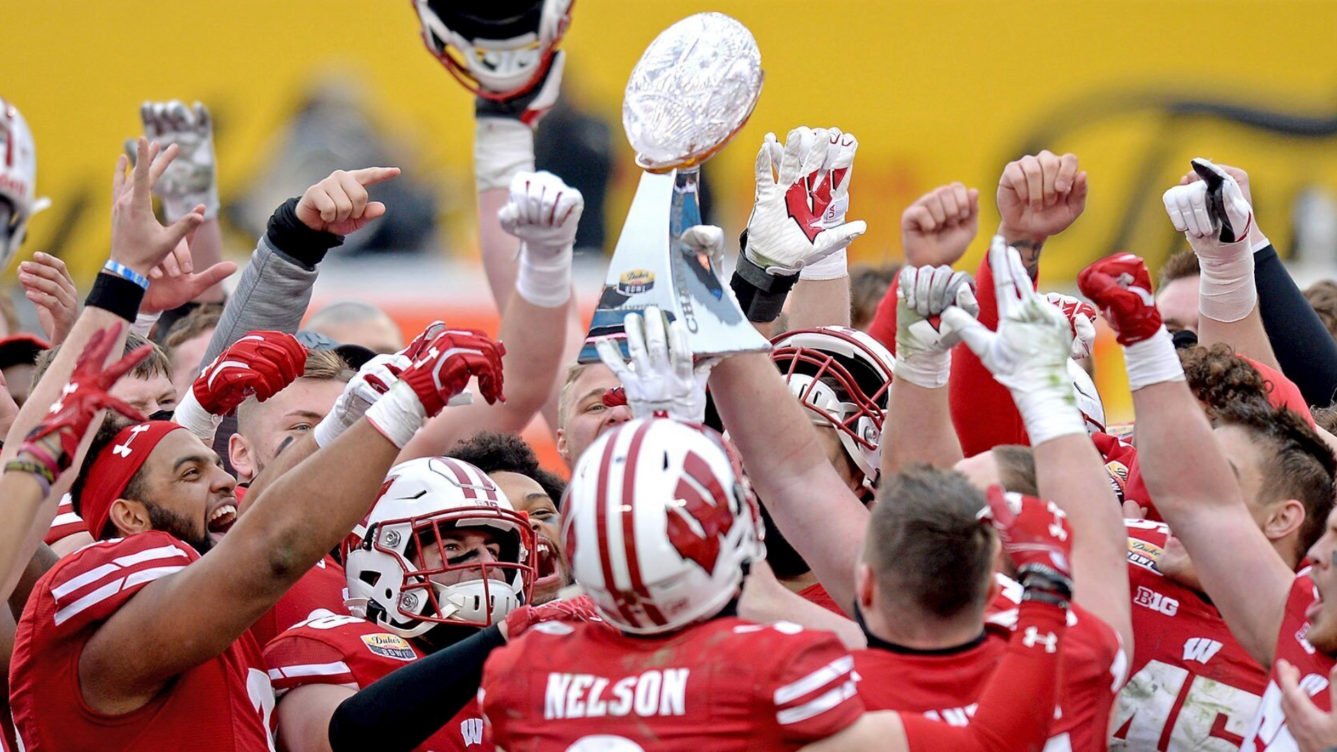 Wisconsin wins Duke's Mayo Bowl, breaks trophy