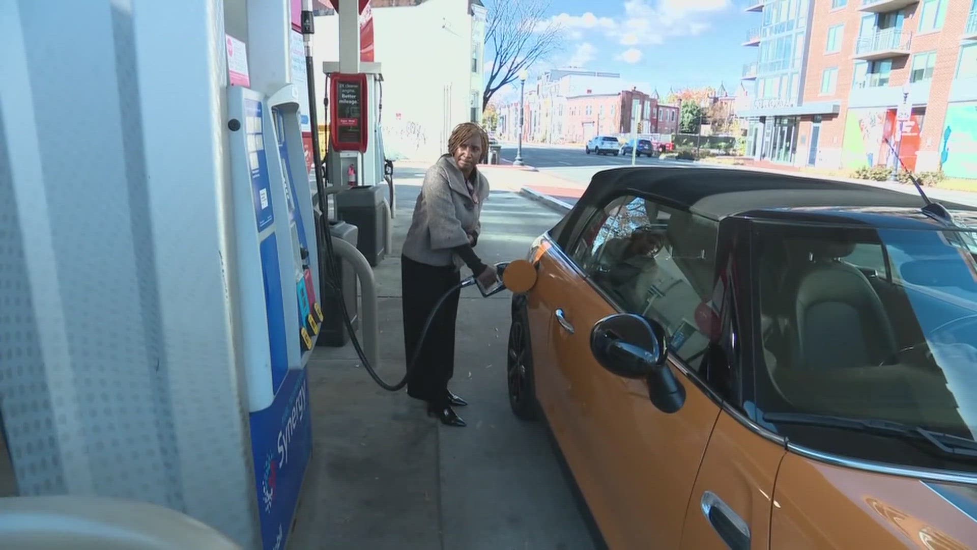 GasBuddy predicts gas prices will continue to dip this winter before rising this spring.