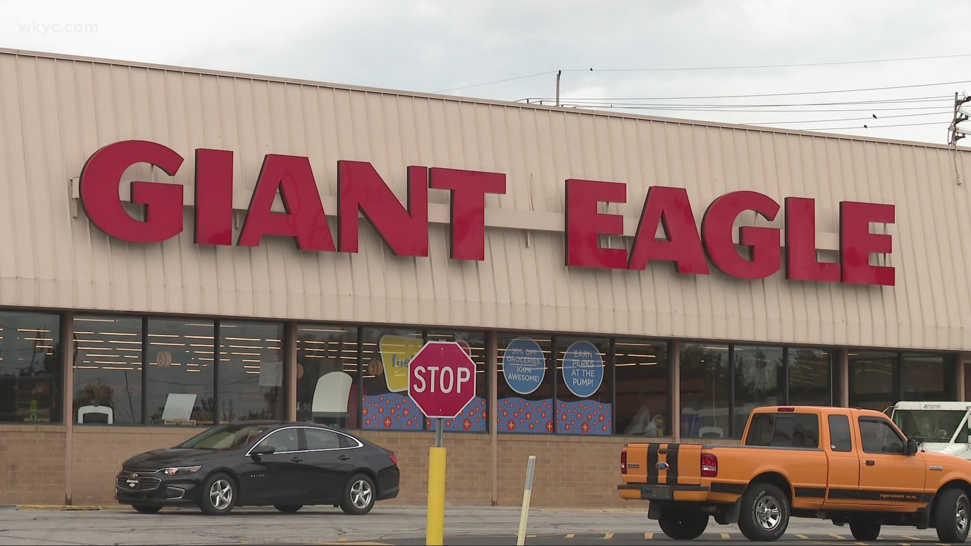 There’s a big change at Giant Eagle locations starting Monday as the grocery store chain is no longer requiring masks for fully vaccinated shoppers or employees.