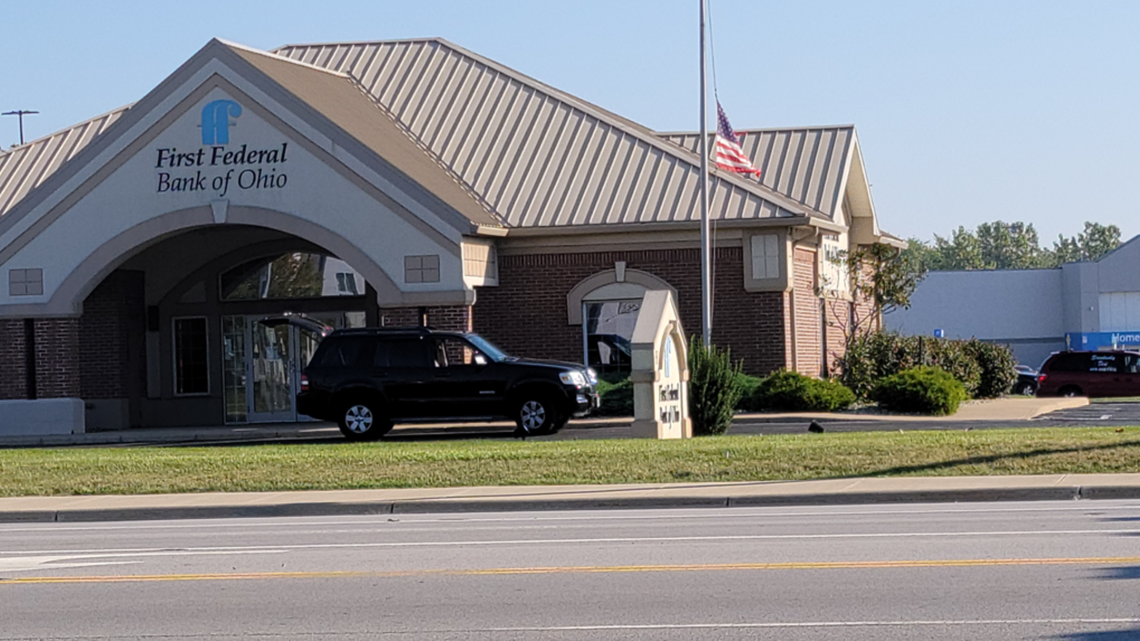 Police investigating bank robbery in Sandusky