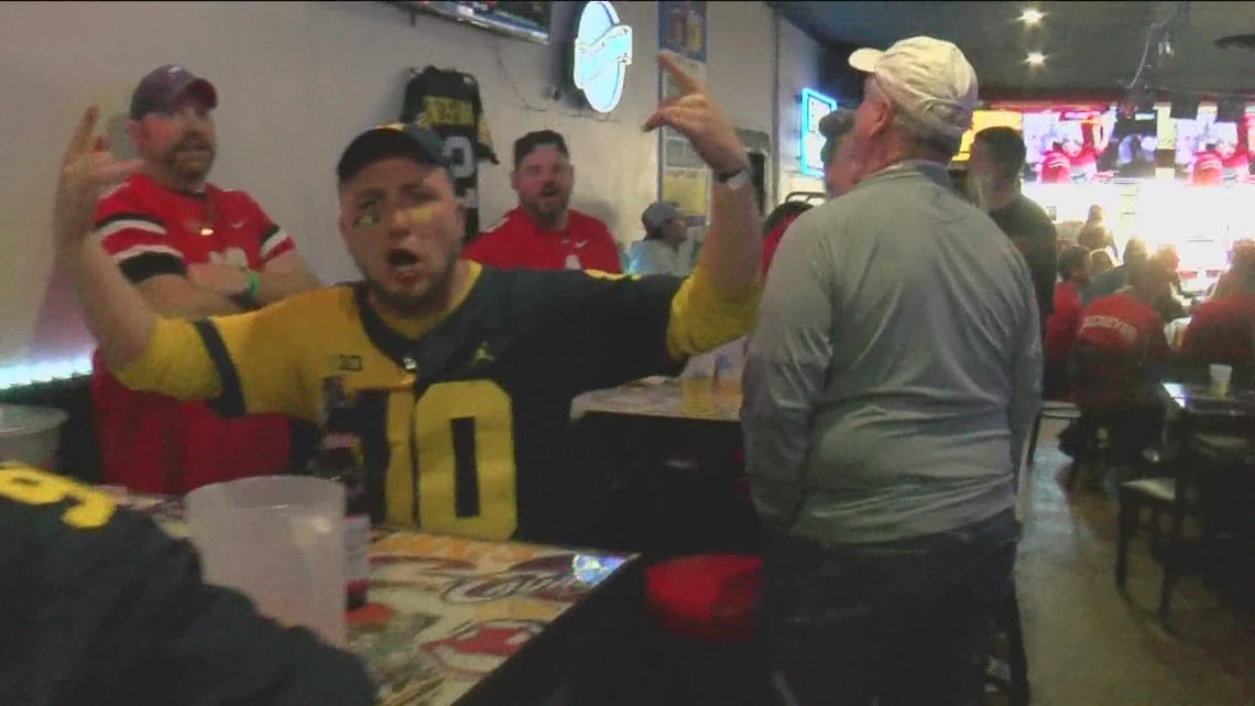 Toledo bars see big influx of football fans for Ohio State, Michigan game