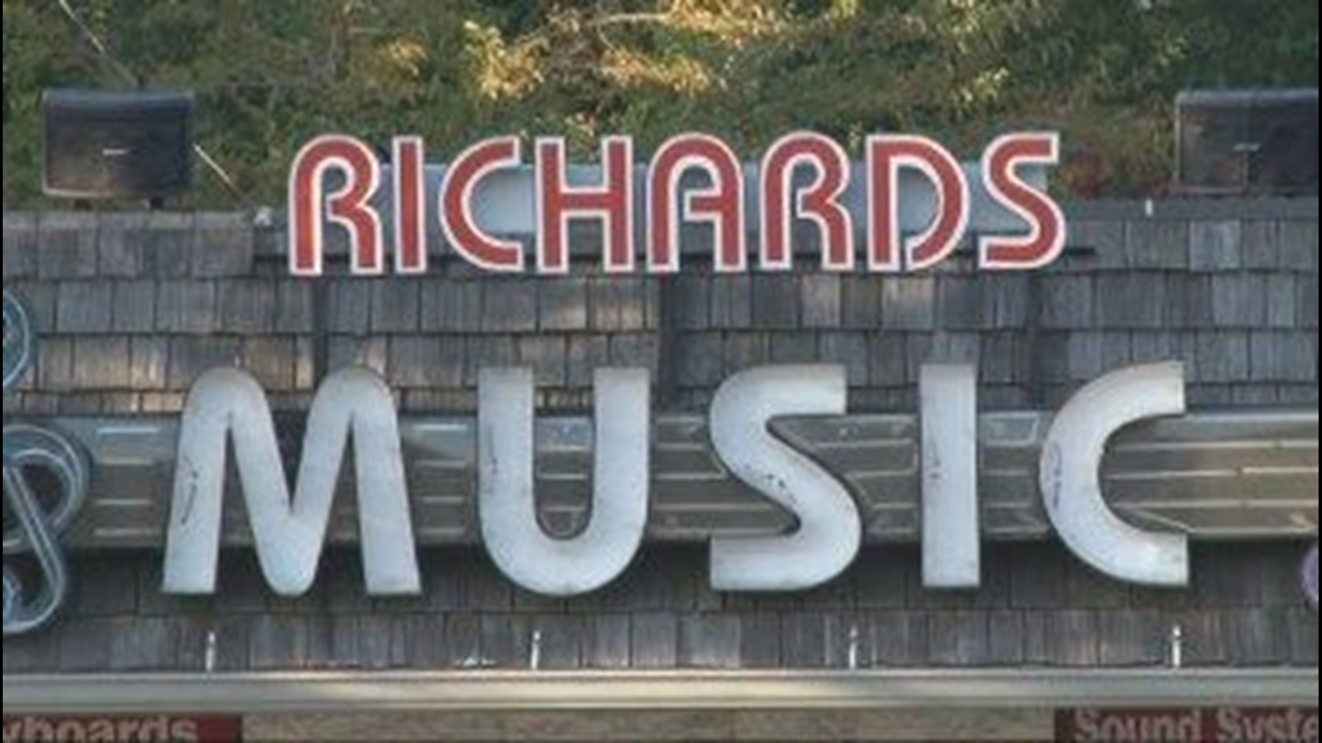 Call 11 For Action: Toledo musician says he got the run-around at a Central Ave music store