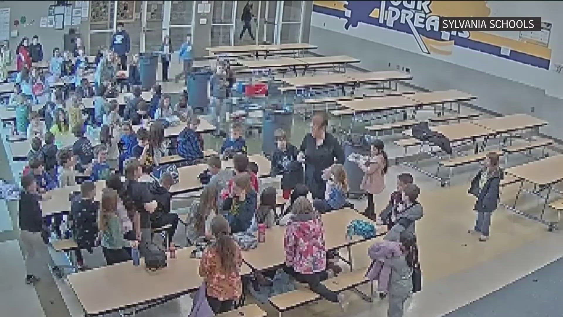 Substitue cafeteria aide saves student | wtol.com