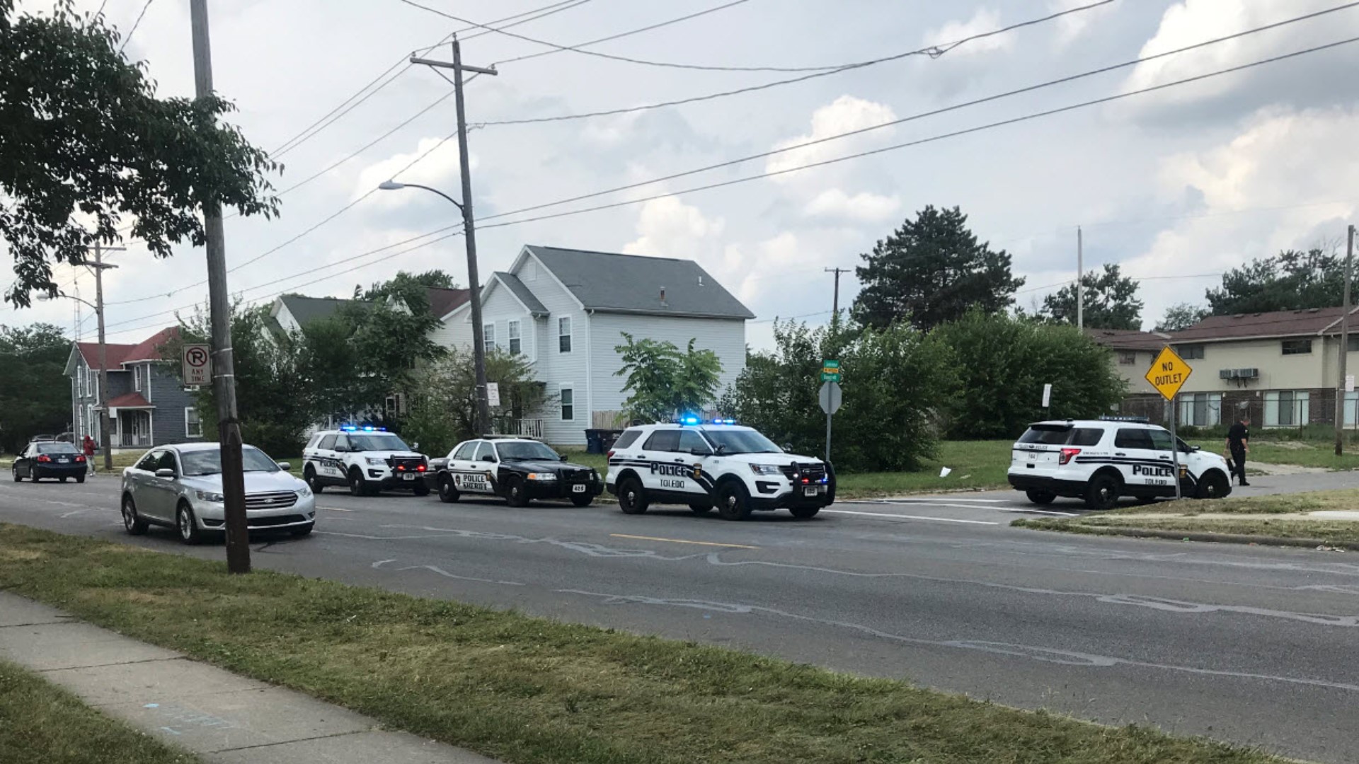 1 person shot in shoulder in incident on East Bancroft Street