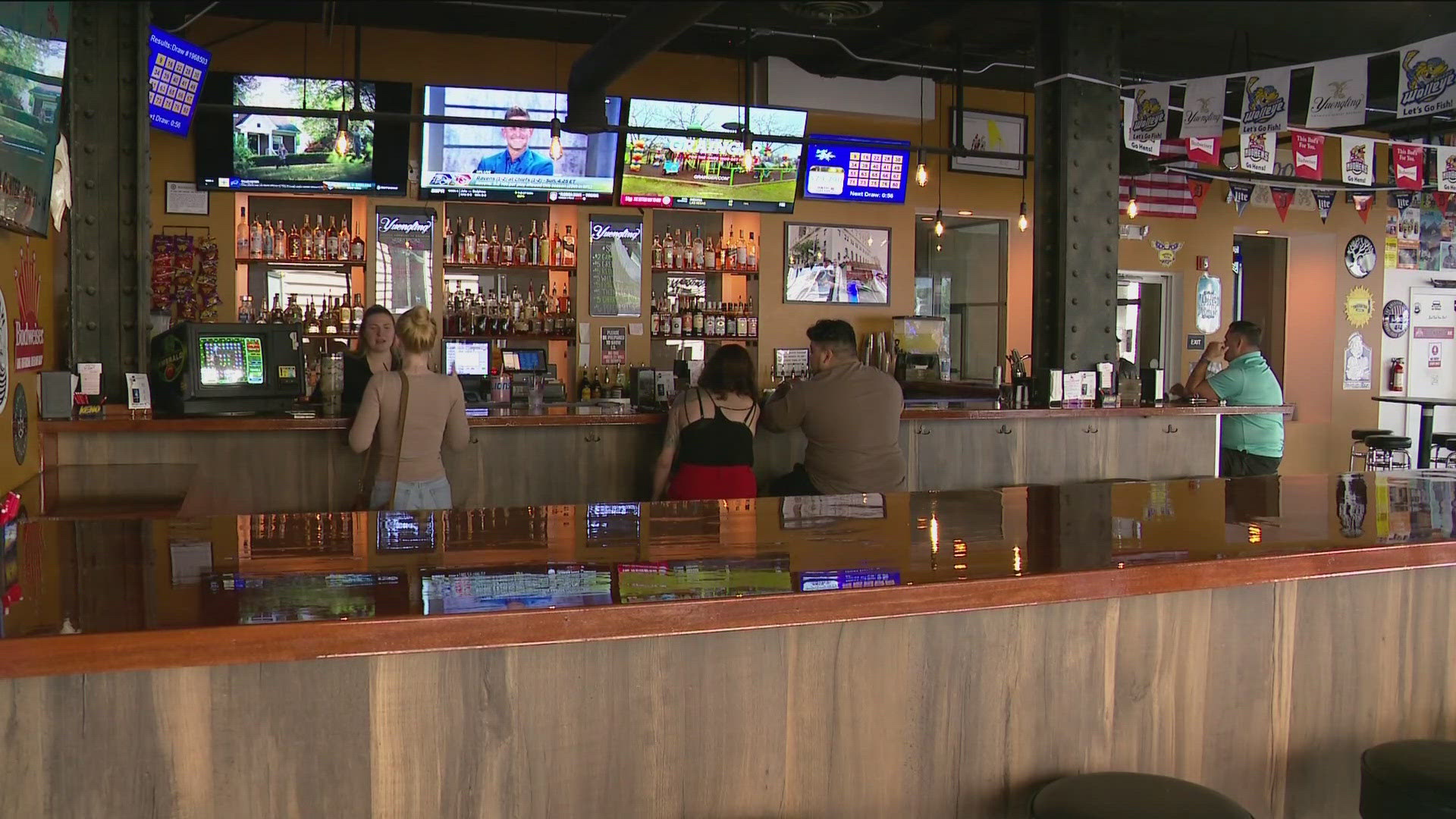 downtown-toledo-bars-boost-business-with-live-entertainment-wtol