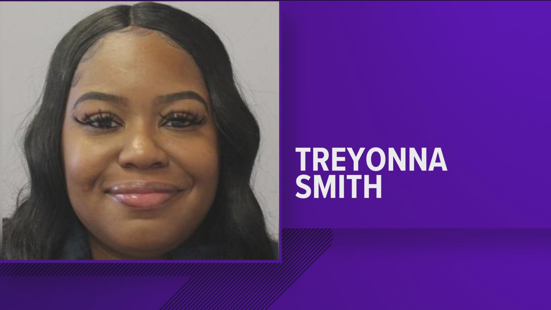 Toledo police are searching for Treyonna Smith, who has been indicted on charges stemming from her 2-year-old daughter's overdose death in 2021.