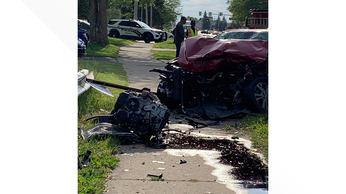 Three cars crash at Hill and Independence in Toledo