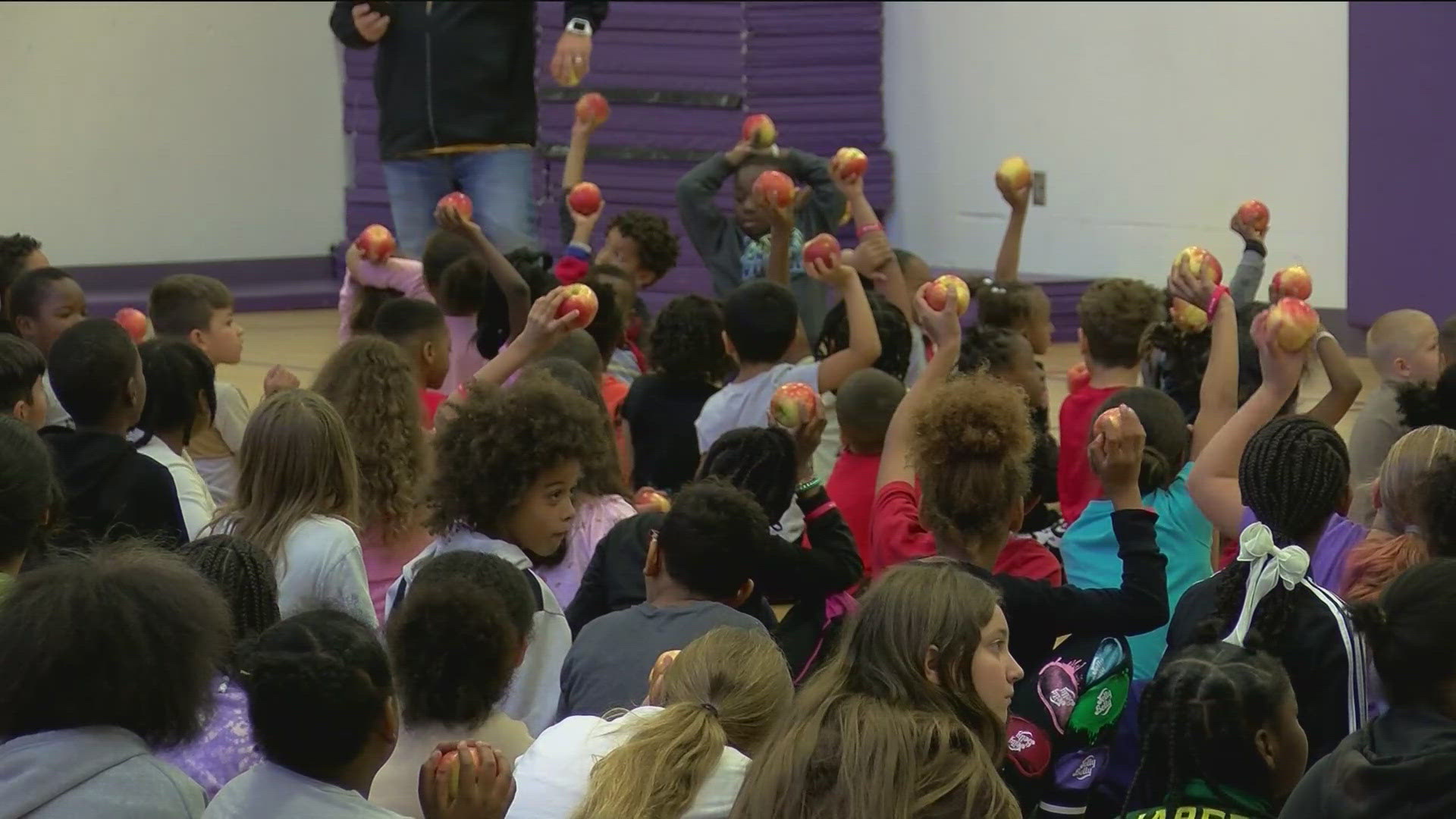 WTOL 11's Steven Jackson joined students and staff for the event to promote healthy eating habits and farm-to-school food initiatives.