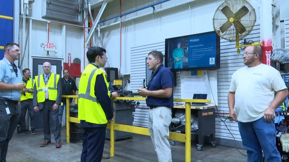 U.S. Secretary of Labor tours Whirlpool plant in Clyde, OH | wtol.com