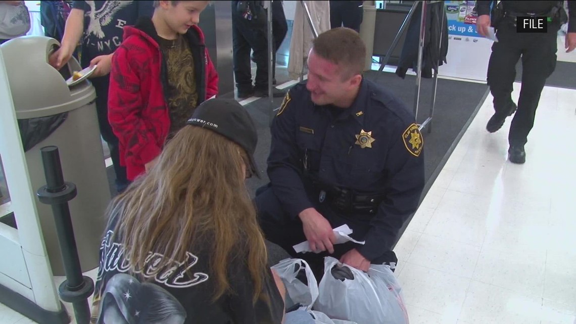 Lenawee County Sheriff Shop With A Cop Unites Officers And Kids | Wtol.com