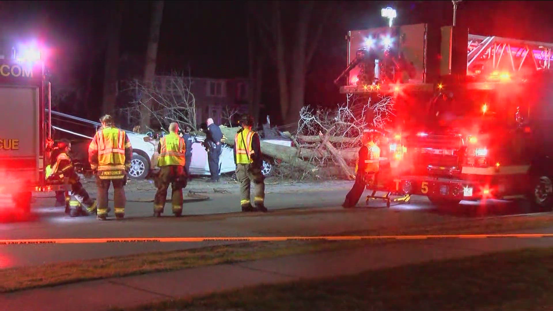 1 dead, another injured in west Toledo after tree falls onto car | wtol.com