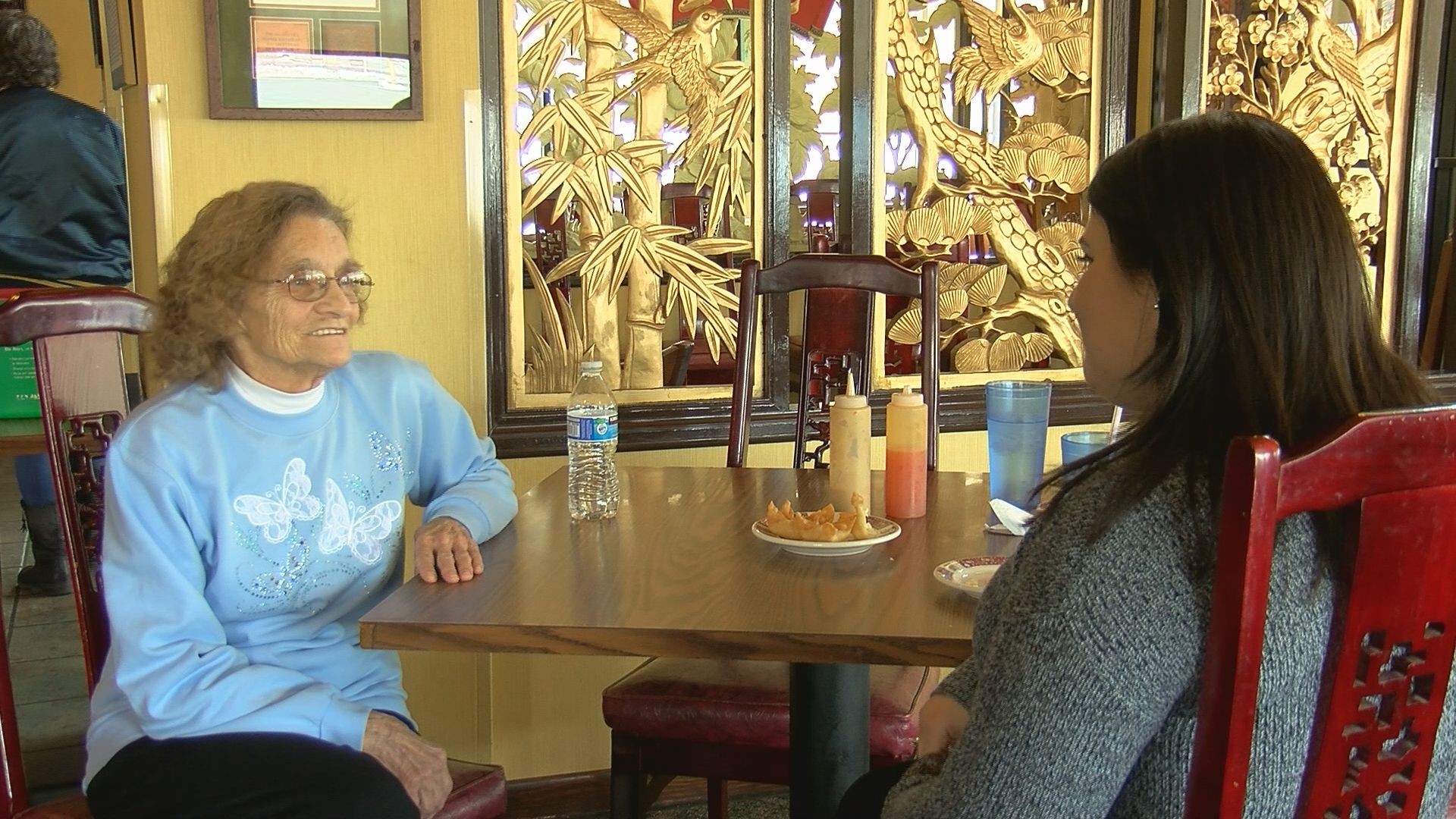 Toledo's Golden Lily is waitress with 50year career