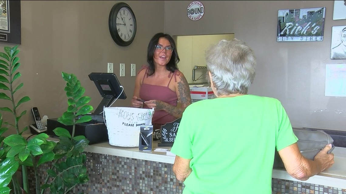 Credit card fees drive up restaurant bills, restaurant owner says - Vimarsana News