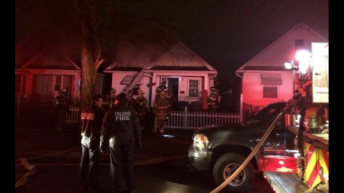 Crews battle vacant house fire in Toledo | wtol.com