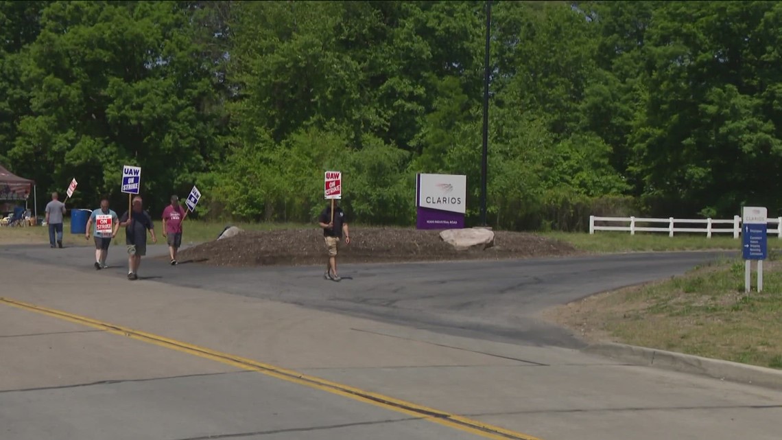 Negotiations continue between Clarios and union workers on strike