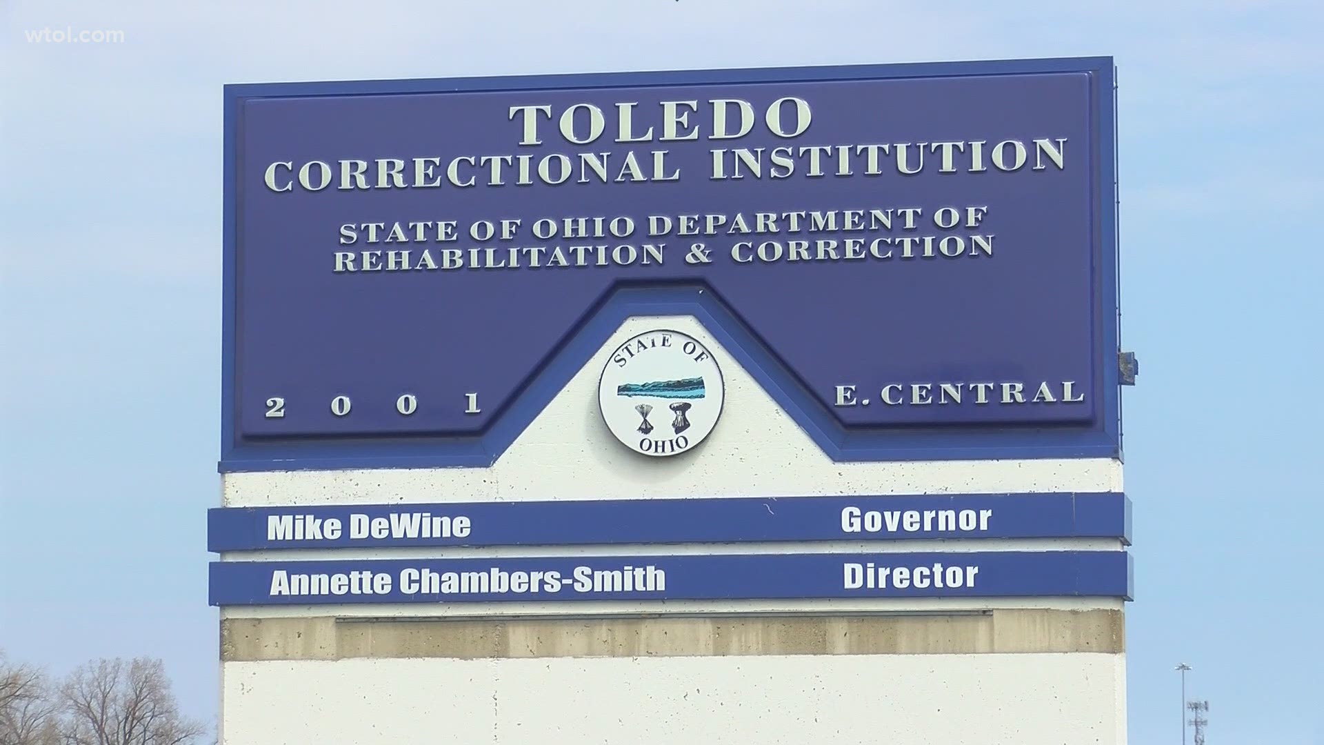 According to family, the inmate has been showing COVID-19 symptoms since Saturday but he hasn't been tested and is in quarantine with other inmates.