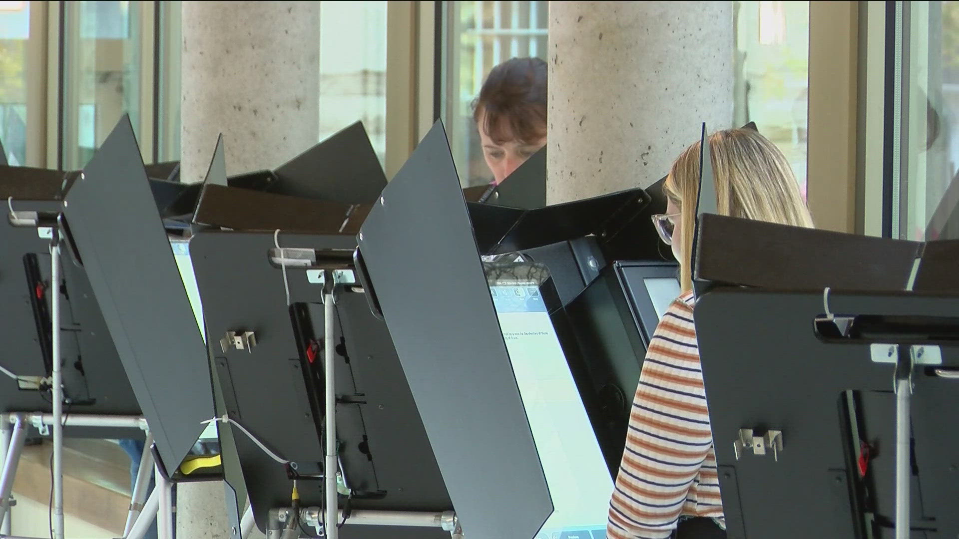 The survey asked more than 1,000 voters in the state whether they support deciding presidential elections by the Electoral College or popular vote.