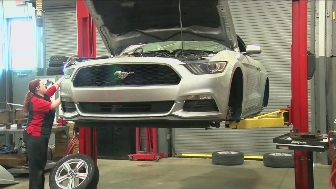 Auto repair industry starts to see more women working, AAA says - Vimarsana News