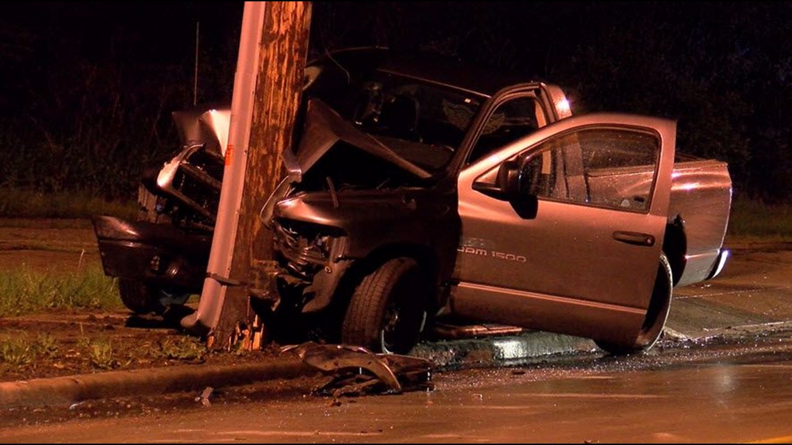 Driver loses control, crashes into pole overnight | wtol.com