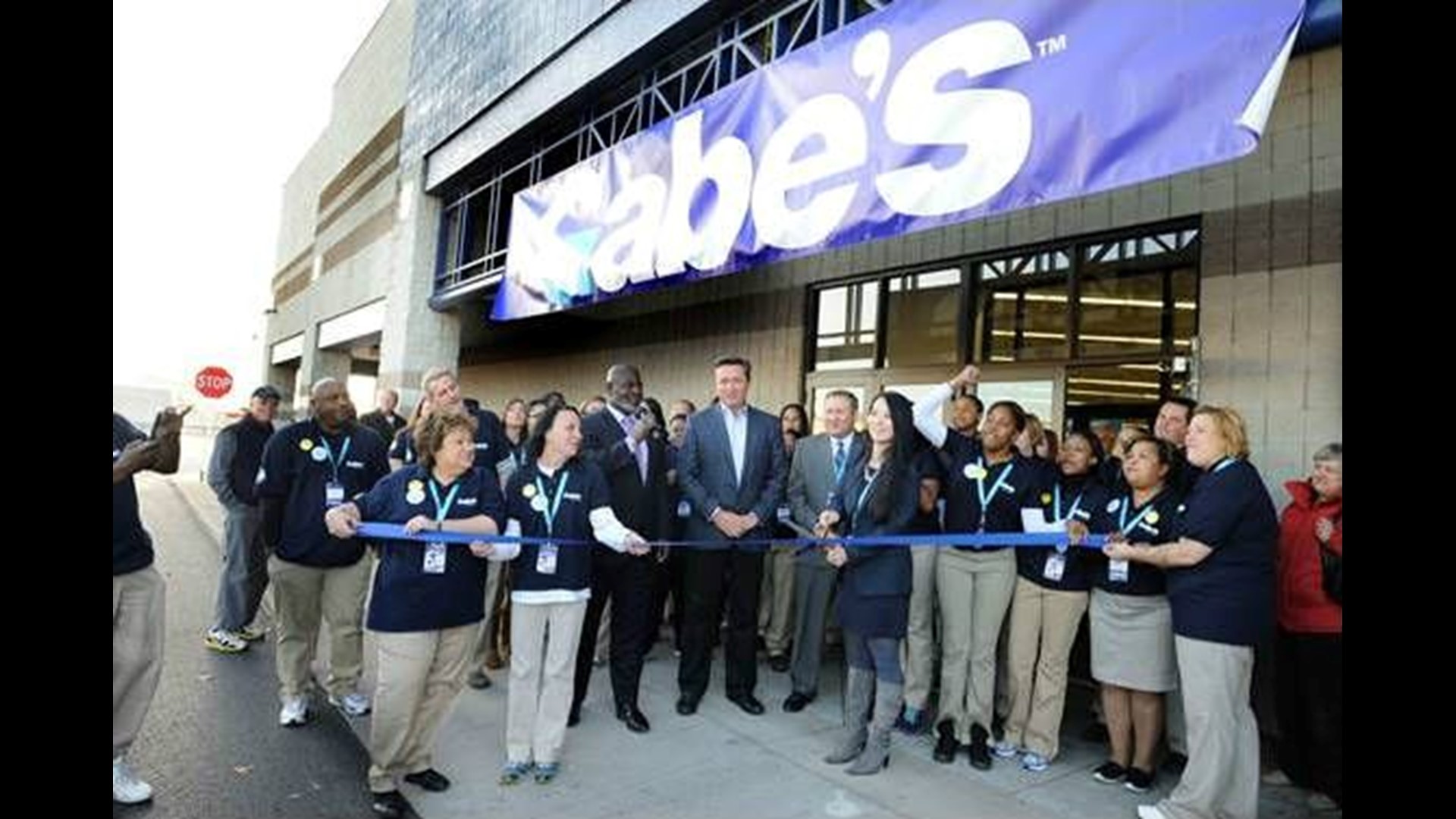 Gabe's holds grand opening for 1st store in Toledo