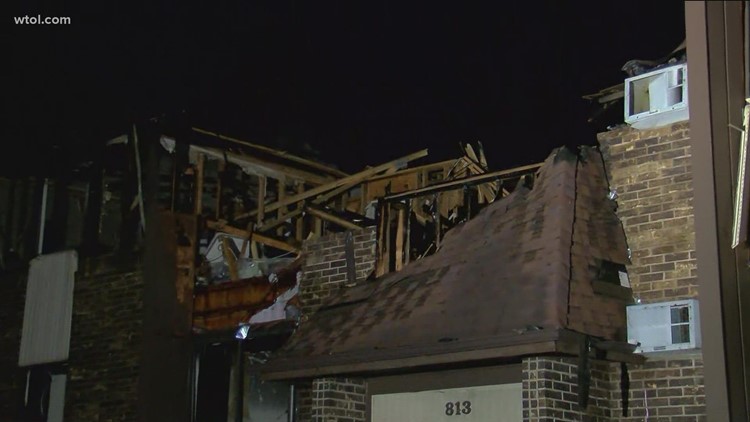 2 injured, 28 were displaced by a large fire in South Toledo apartment complex Sunday
