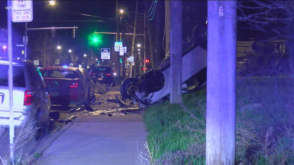 One man dead in three car accident - Vimarsana News