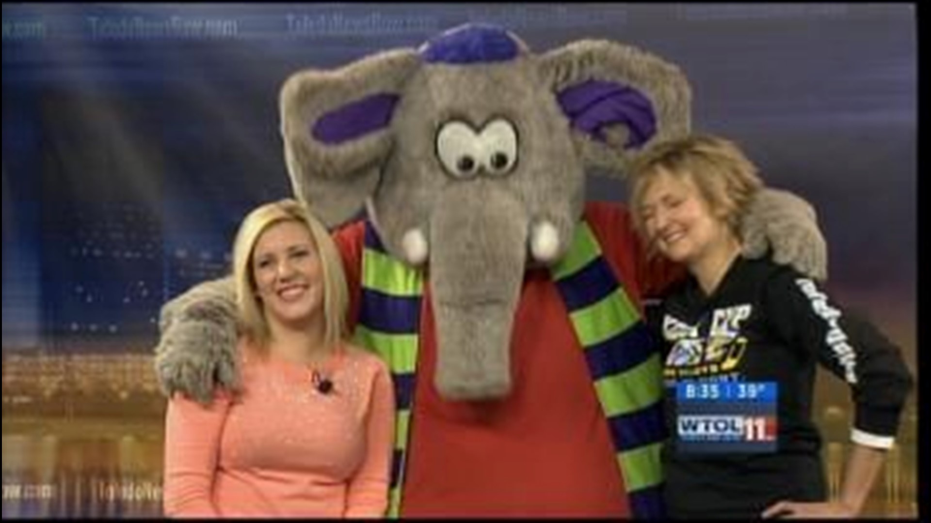 Fur Circus comes to Toledo Walleye game