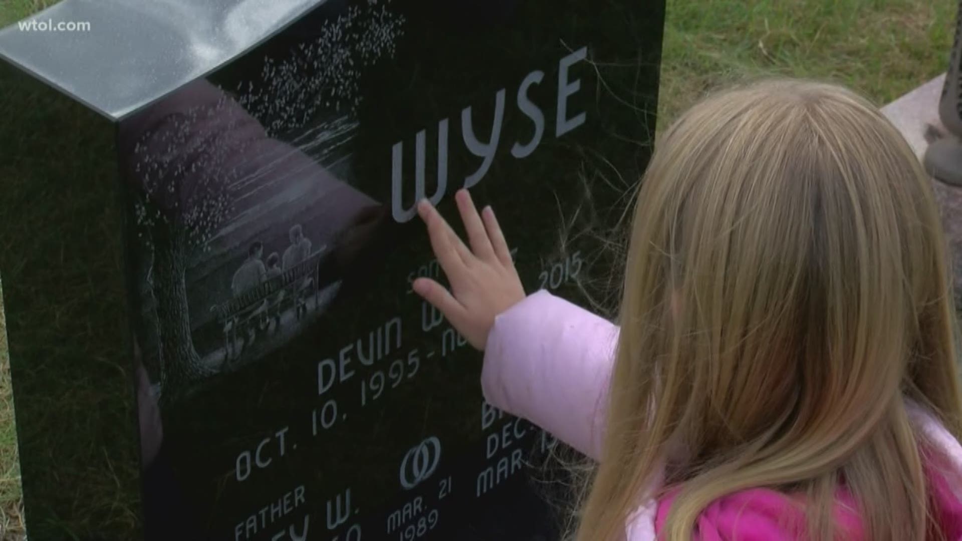 After losing their father and then their mother to cancer, the Wyse family couldn't afford a headstone for a beloved relative who passed away last year.