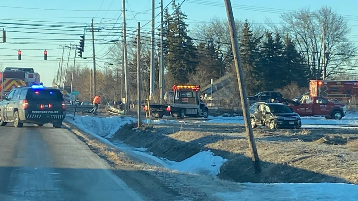 Crash in front of Rossford Elementary School Thursday morning - Vimarsana News