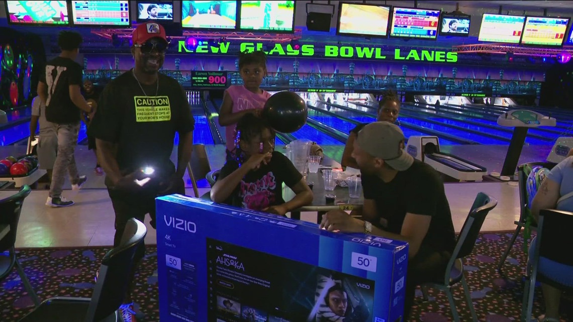 Black-owned bowling alley celebrates 3 years of business in Toledo