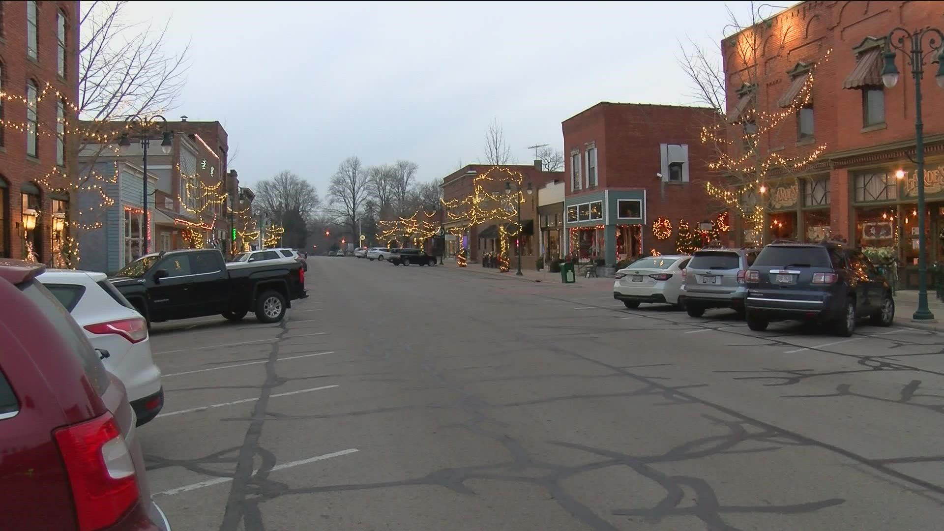 Lastminute shoppers hurry to buy local before winter storm