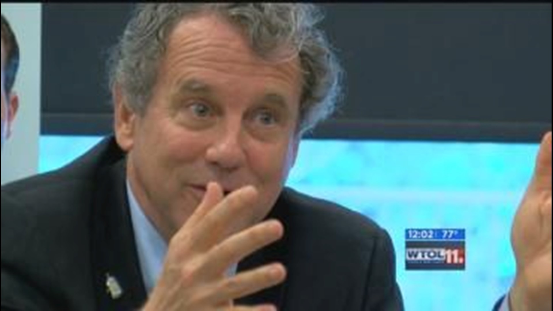 Sen. Sherrod Brown discusses Lake Erie issues with local business leaders