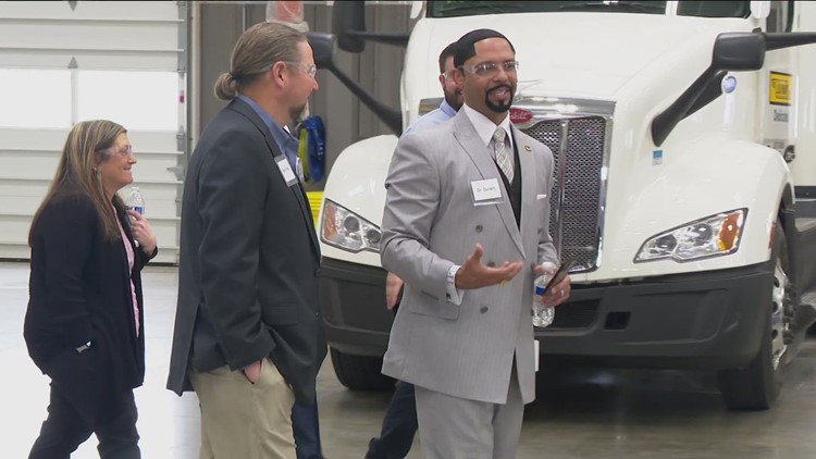 Toledo Public Schools partner with Peterbilt for automotive education