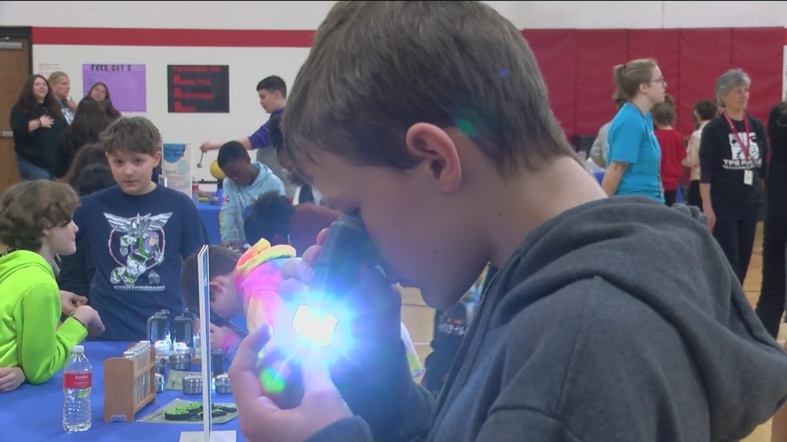 Elementary students get lessons in earth and space science